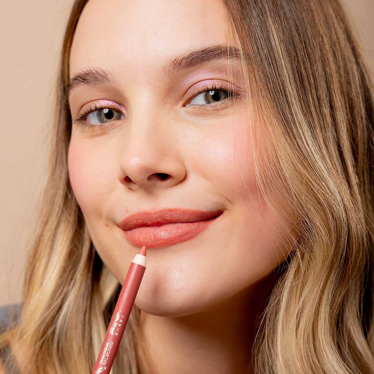 Lápis Batom Labial Sport Lip Pencil Nude 1,2g